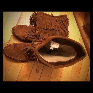 Moccasin boots Size 11